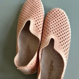 Isle Jacobsen Tulip Flat Slip On